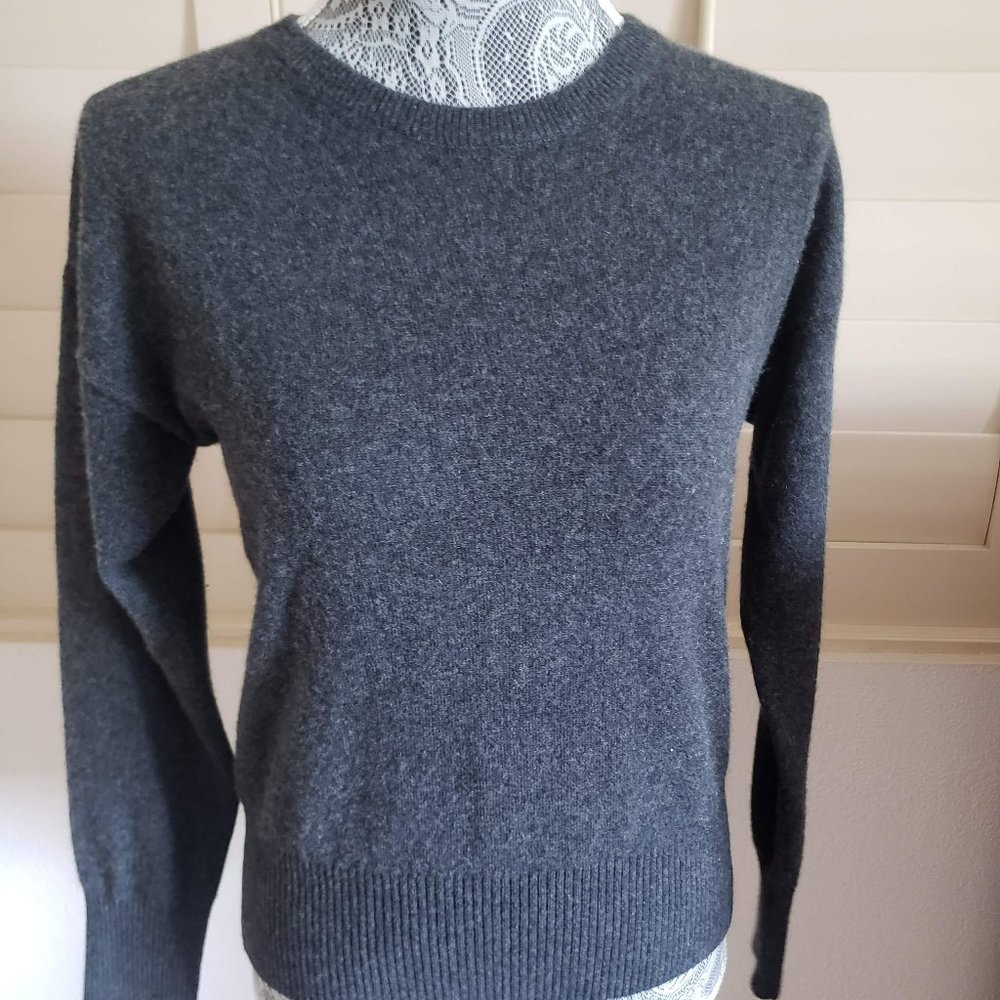 Uniqlo Womens Gray Sweater Small